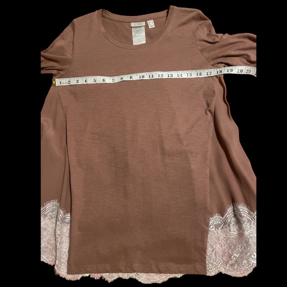 Élégant Nutmeg Blouse with Finishes of Wide Lace Trim   size XS-SM - Picture 13 of 16